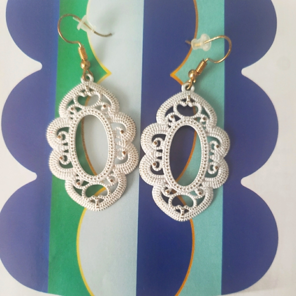 Cute Dangling earrings